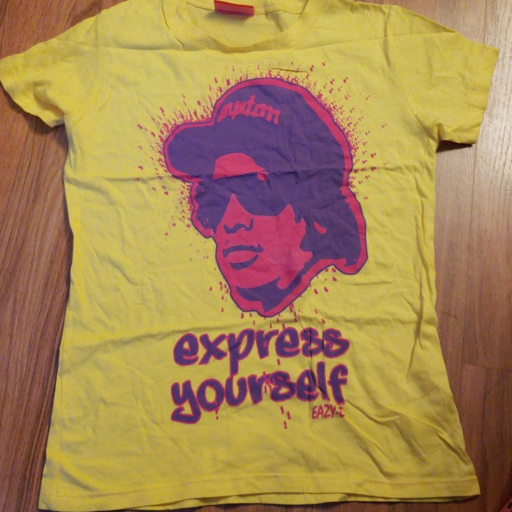 Easy e t-shirt.. juniors